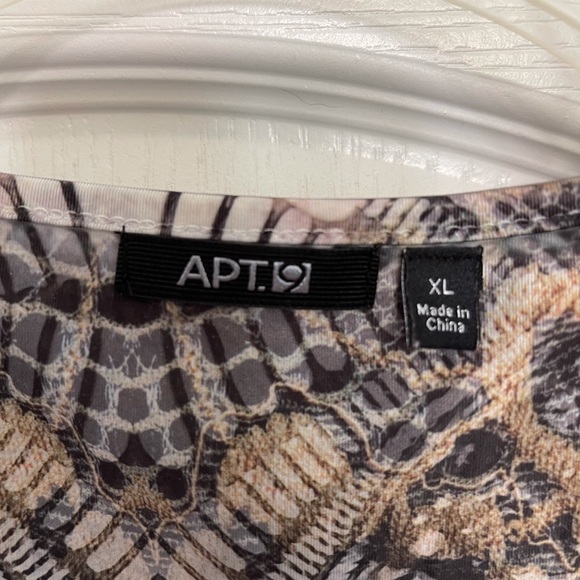 ♦️Apt. 9 Top♦️ - Picture 4 of 6